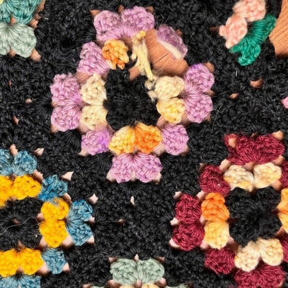 Large Granny Square Crochet Blanket - Picture 3 of 4